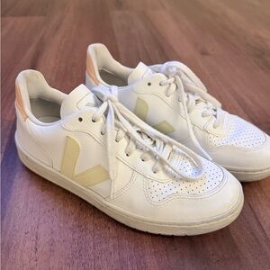 Veja Off-White Sneakers with Light Brown Details